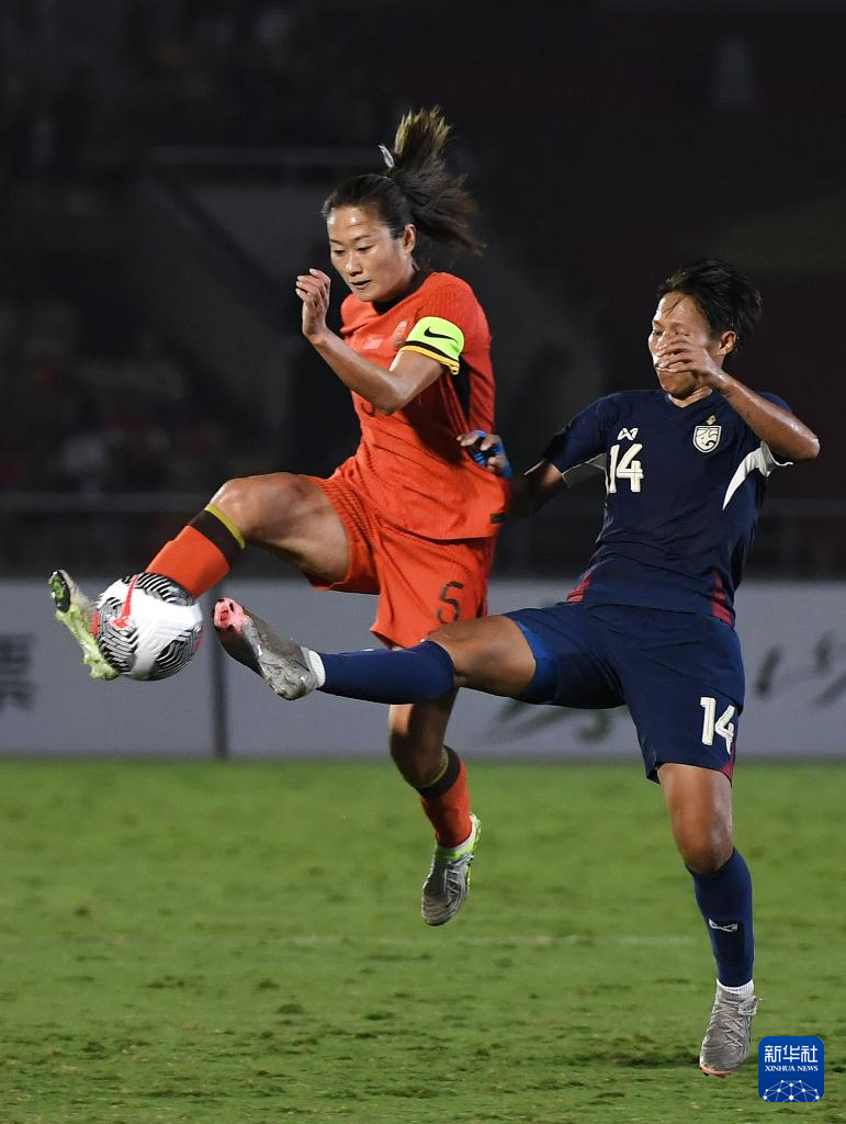 联赛首秀：女足新晋选手踢出风采的简单介绍
